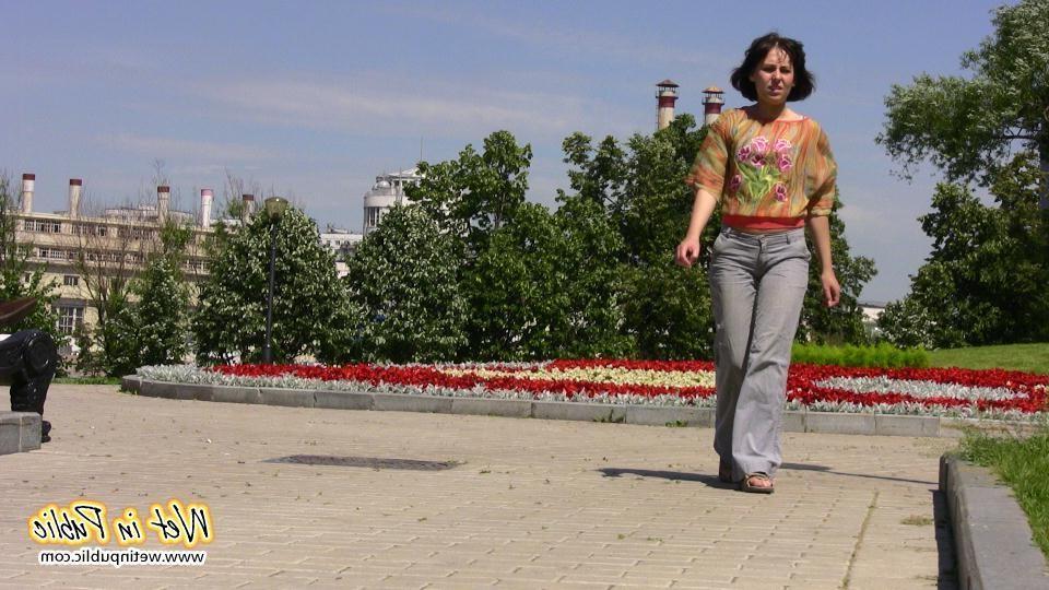14P Pretty lady pees right through her jeans making them all wet and smelly