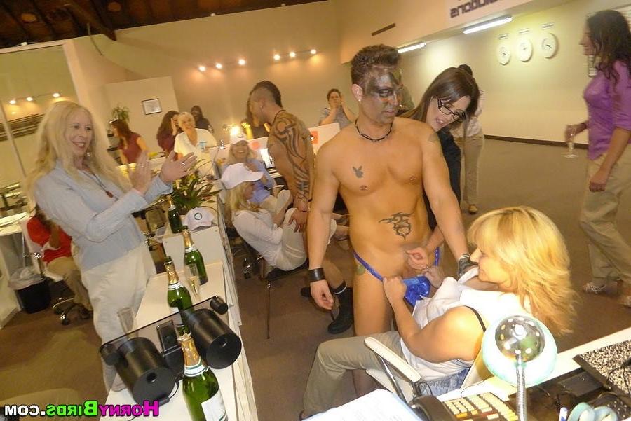 15P Drunk amateurs search for cocks at CFNM parties