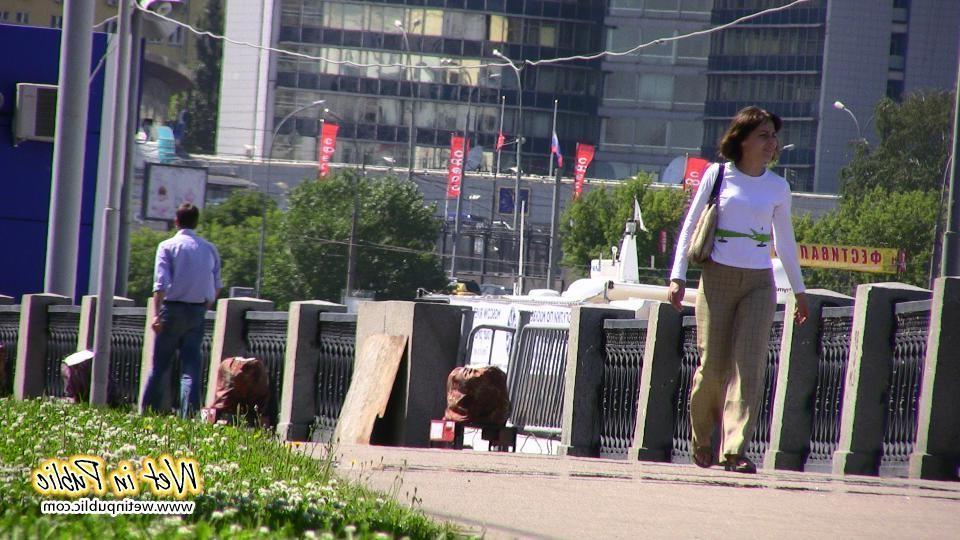 10P Amateur pisser relaxes too soon and wets her pants on an embankment