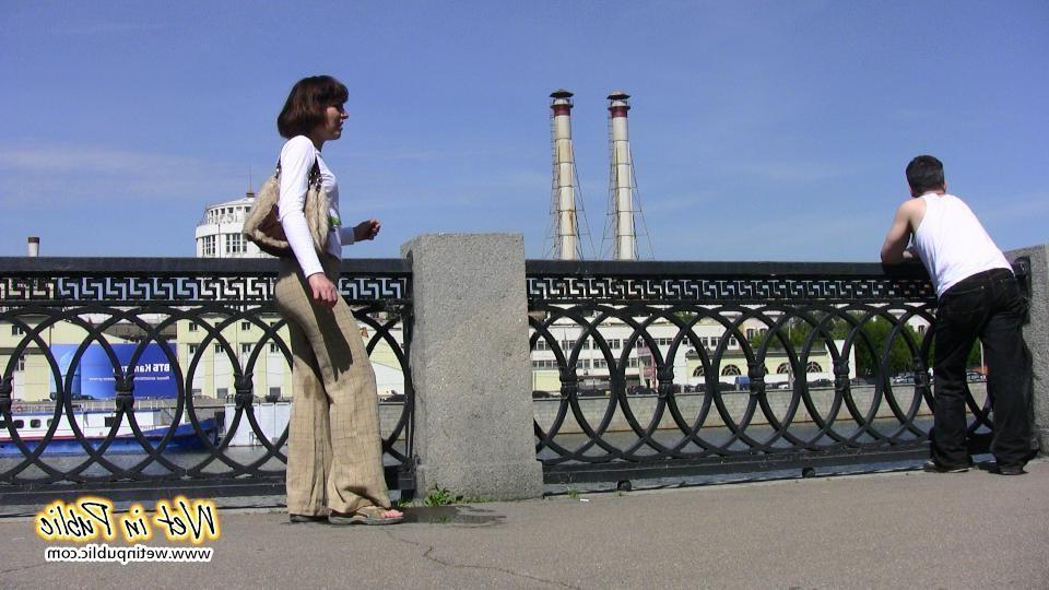 10P Amateur pisser relaxes too soon and wets her pants on an embankment