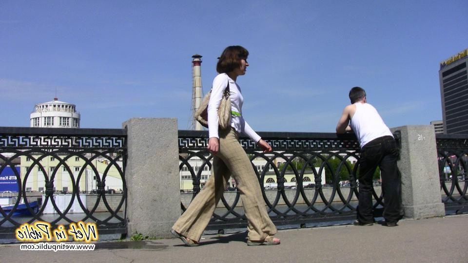 10P Amateur pisser relaxes too soon and wets her pants on an embankment
