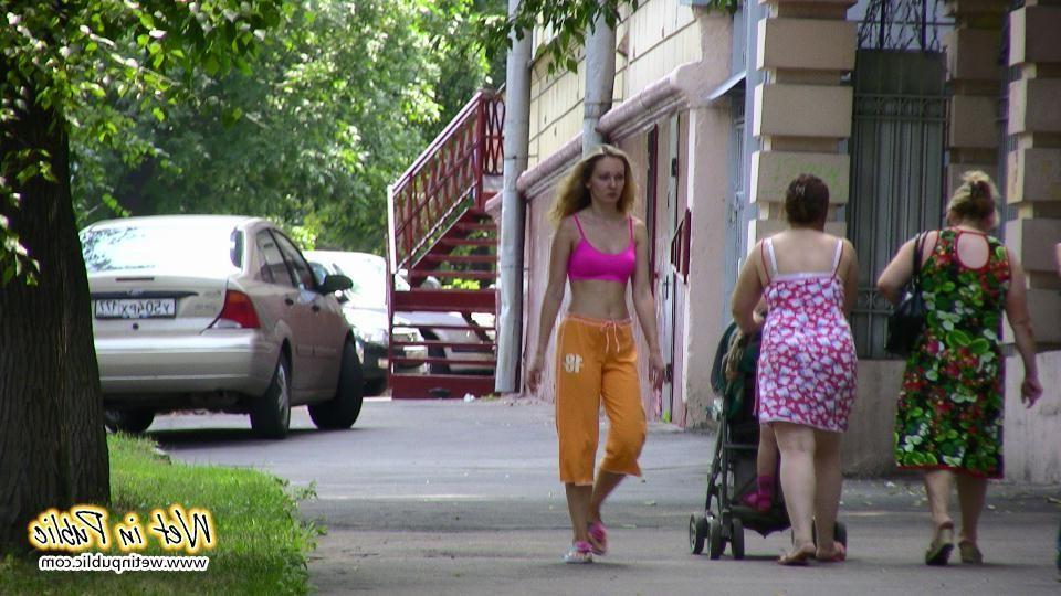 16P Cute amateur wets her orange breeches on the way home from the beach