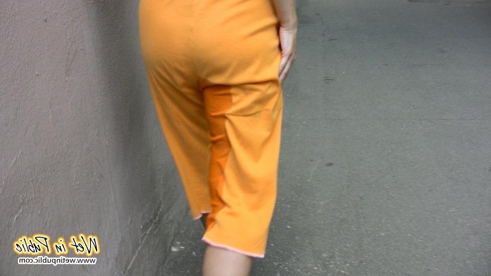 16P Cute amateur wets her orange breeches on the way home from the beach