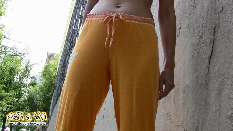 16P Cute amateur wets her orange breeches on the way home from the beach