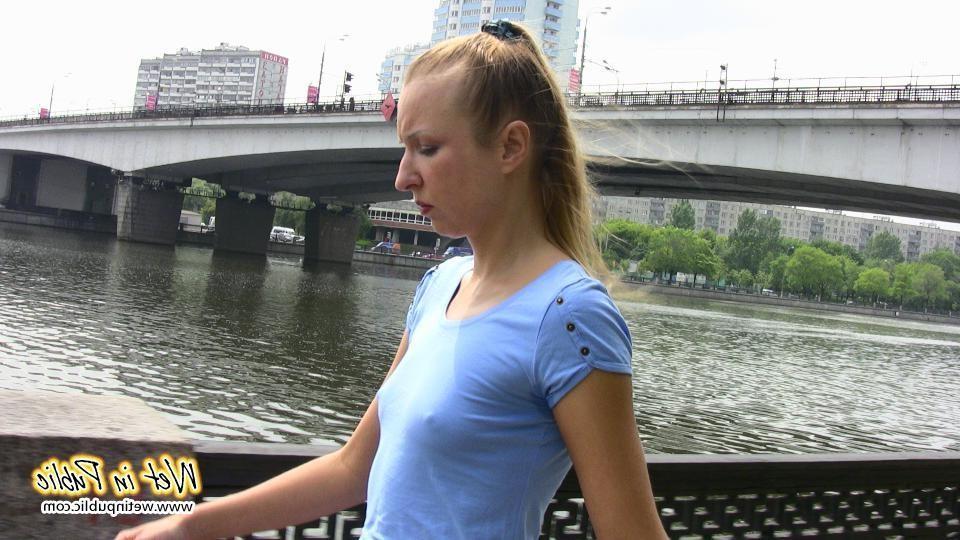 10P Once this cutie starts wetting herself outdoors she just can't stop