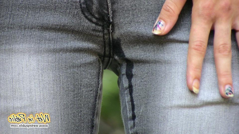 16P This gal drank too much and ends up desperately wetting her sexy jeans