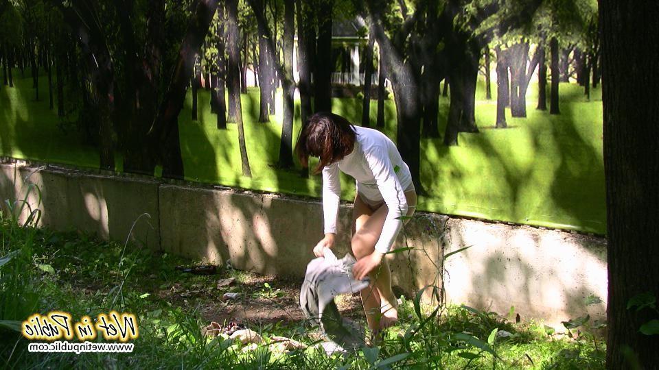 16P Amateur gal can't find a place to pee and wets herself on an embankment