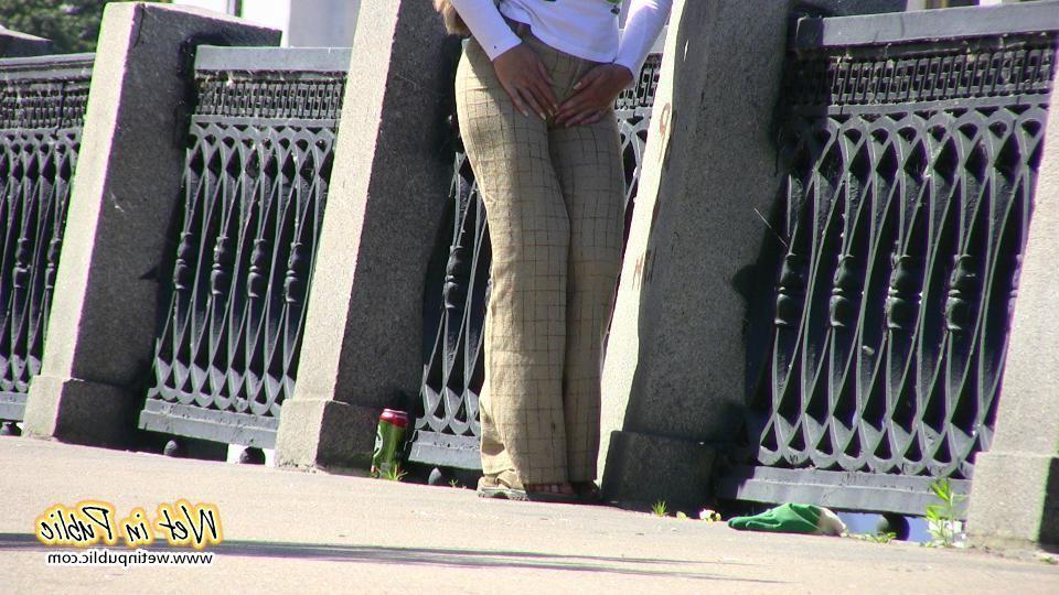 16P Amateur gal can't find a place to pee and wets herself on an embankment