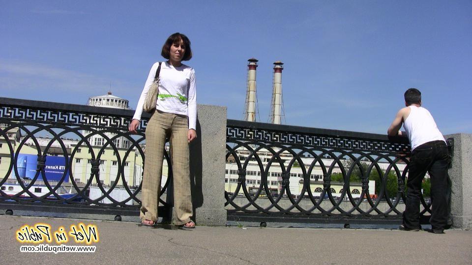 16P Amateur gal can't find a place to pee and wets herself on an embankment
