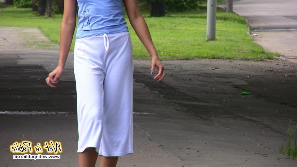 16P Amateur chick wets her breeches and changes her panties under a bridge