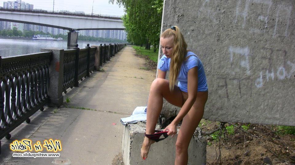 16P Amateur chick wets her breeches and changes her panties under a bridge