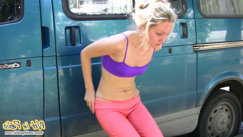 16P When nature calls this cutie pisses right through her sweatpants