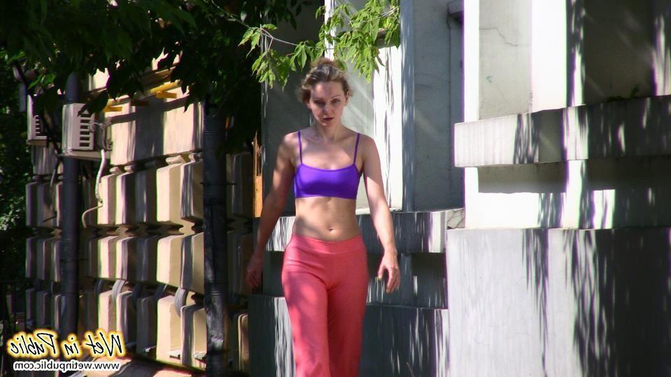 16P When nature calls this cutie pisses right through her sweatpants