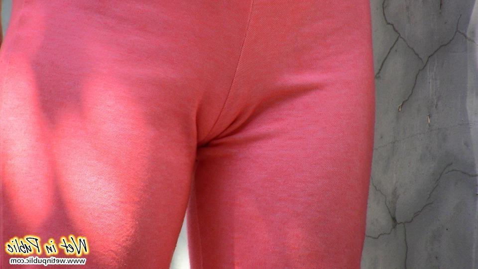 16P When nature calls this cutie pisses right through her sweatpants