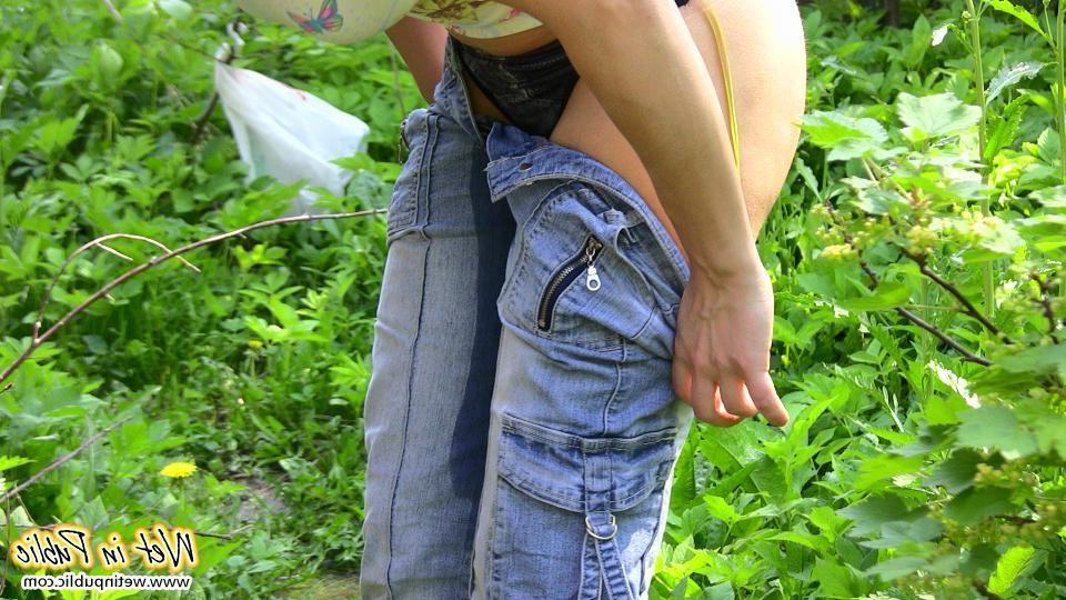 12P Big-breasted bombshell with long hair pisses in her jeans on the road
