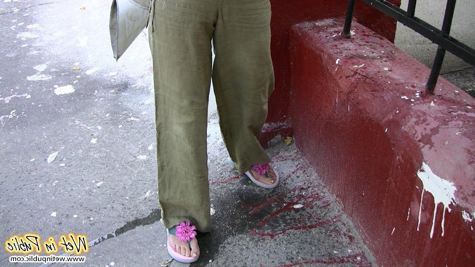 12P Fair hotsy does her best to keep urine in but pisses herself in public