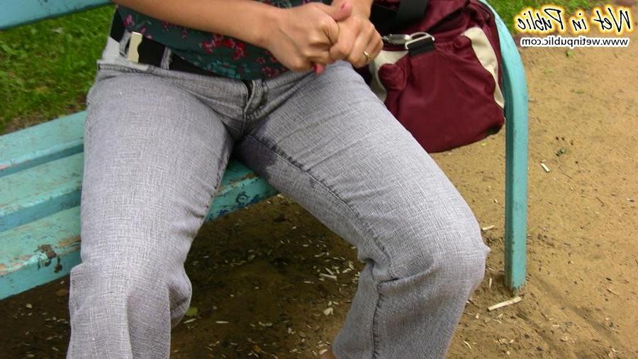 15P Fleshy gal shamefully empties her bladder in the gray jeans on a bench