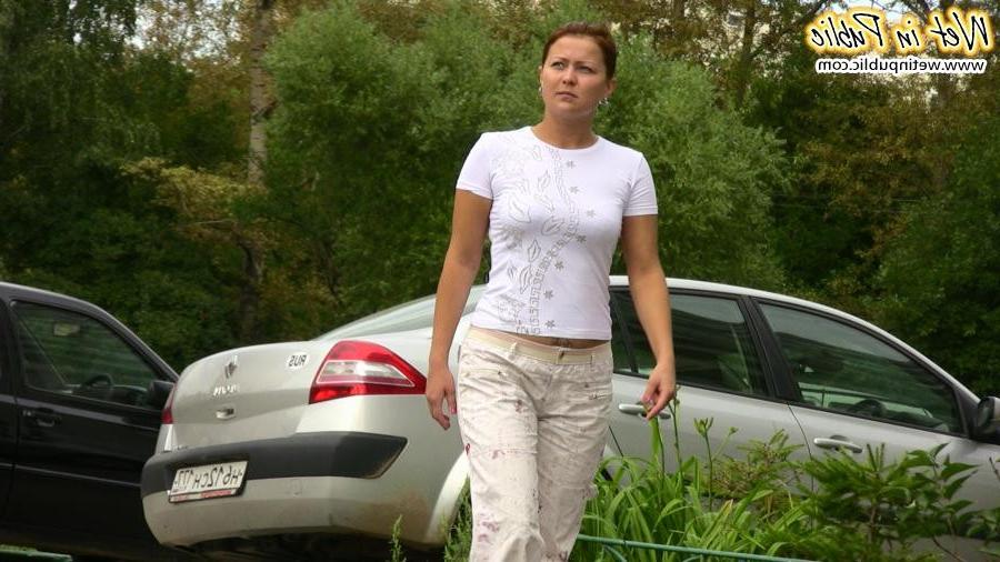 15P Confused babe desperately tries to hide her public pissing disgrace