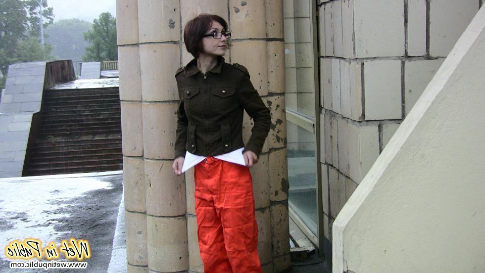 12P Red totally pissed pants of a chickie who wanted to empty her bladder