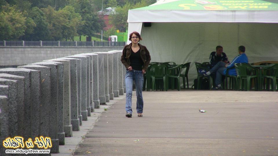 12P Off-putting public glances making a pissed girl feel fucking confused