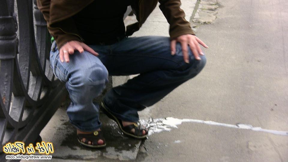 12P Off-putting public glances making a pissed girl feel fucking confused