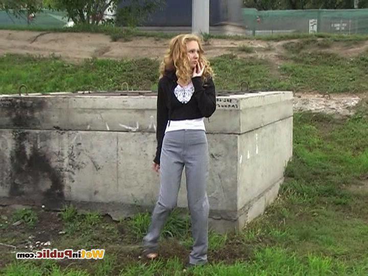 15P Blondie can not hold urine in and pisses in her grey pants in public
