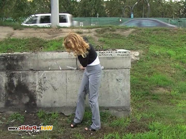 15P Blondie can not hold urine in and pisses in her grey pants in public