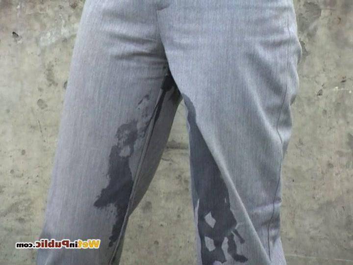 15P Blondie can not hold urine in and pisses in her grey pants in public
