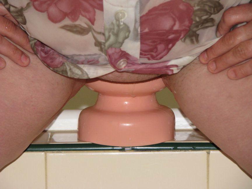17P huge dildo in actions