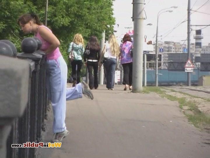 15P Off-putting public piss fail of a cutie who wanted to pee desperately