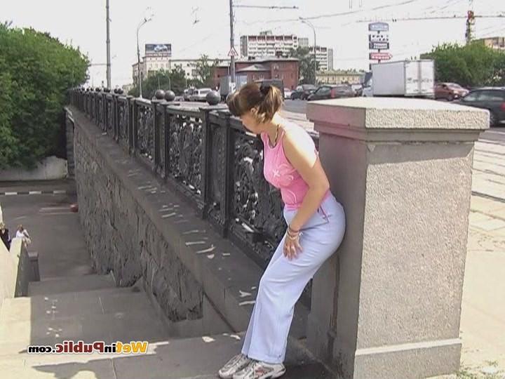 15P Off-putting public piss fail of a cutie who wanted to pee desperately