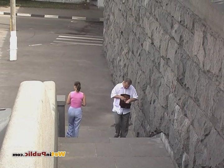 15P Off-putting public piss fail of a cutie who wanted to pee desperately