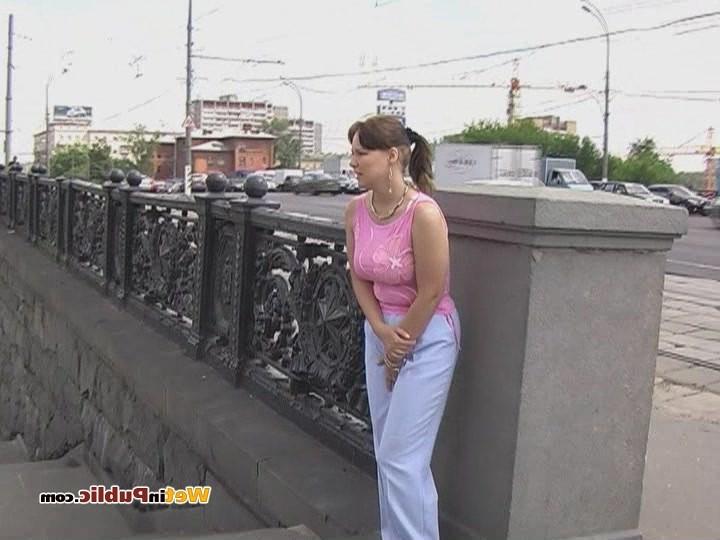 15P Off-putting public piss fail of a cutie who wanted to pee desperately