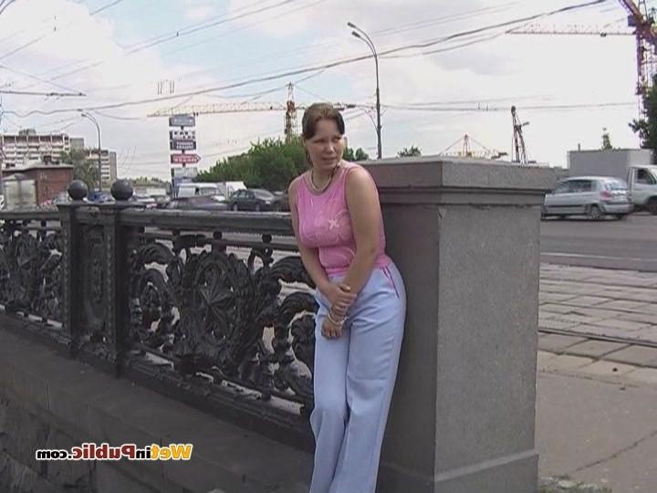 15P Off-putting public piss fail of a cutie who wanted to pee desperately