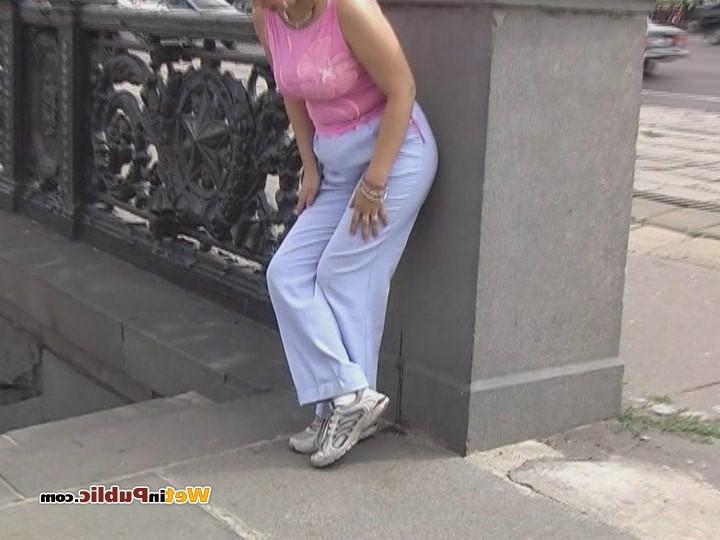 15P Off-putting public piss fail of a cutie who wanted to pee desperately