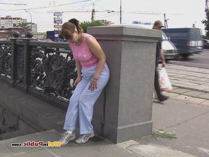 15P Off-putting public piss fail of a cutie who wanted to pee desperately