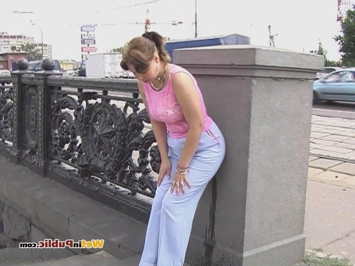 15P Off-putting public piss fail of a cutie who wanted to pee desperately