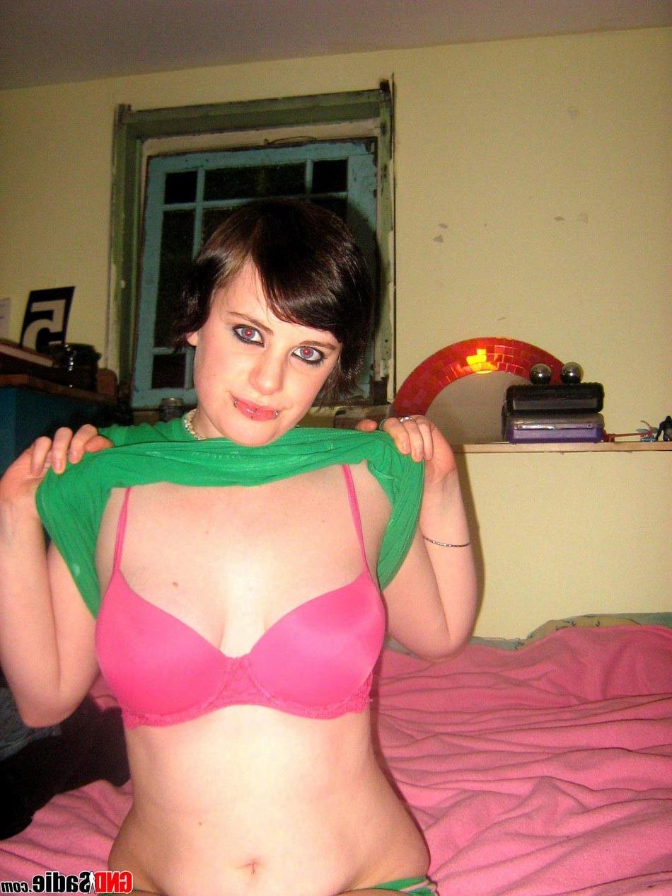 16P Alt punk girl Sadie with short hair teasin