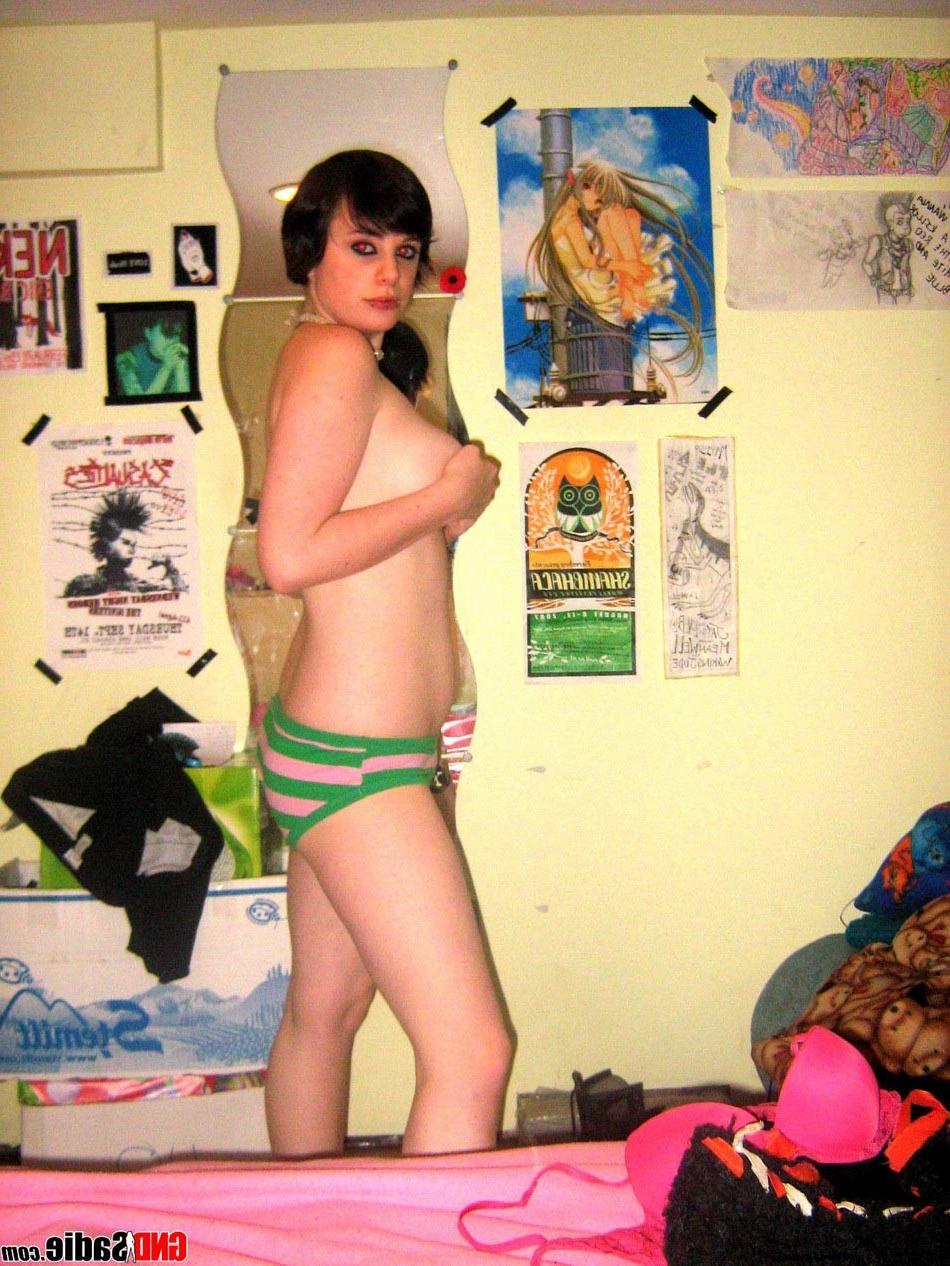 16P Alt punk girl Sadie with short hair teasin