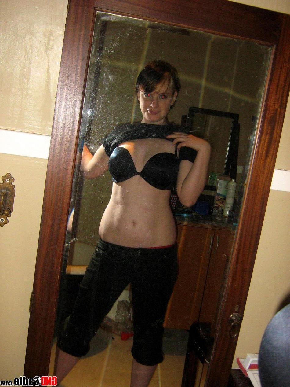 16P Alt punk girl Sadie strips self pics