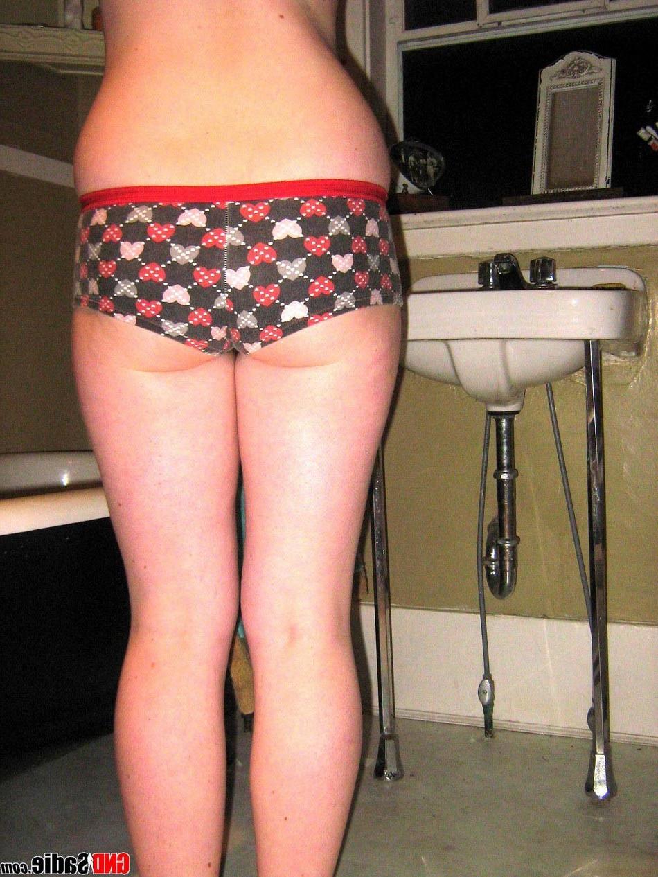 16P Alt punk girl Sadie strips self pics