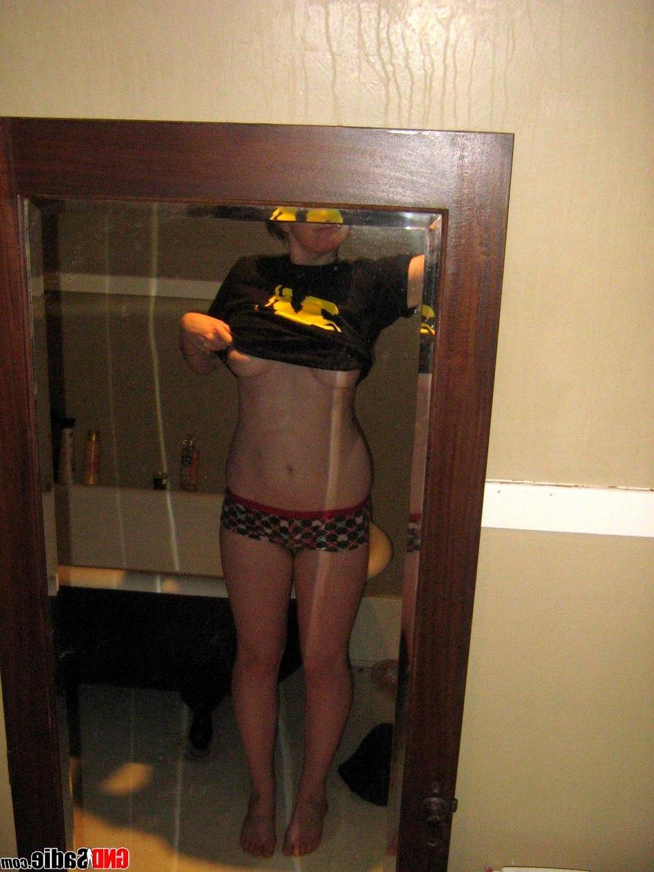 16P Alt punk girl Sadie strips self pics