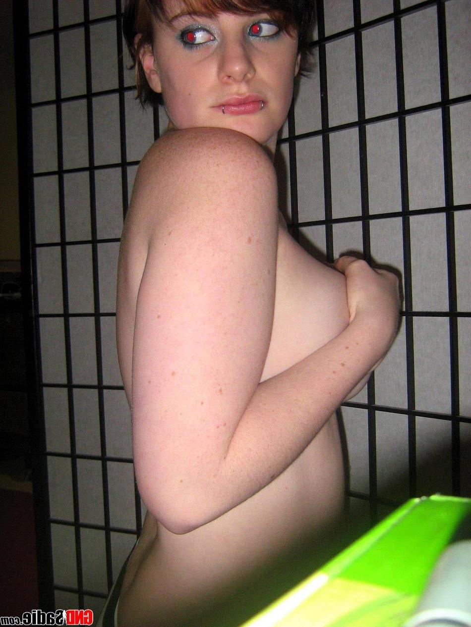 16P Alt punk girl Sadie boob tease