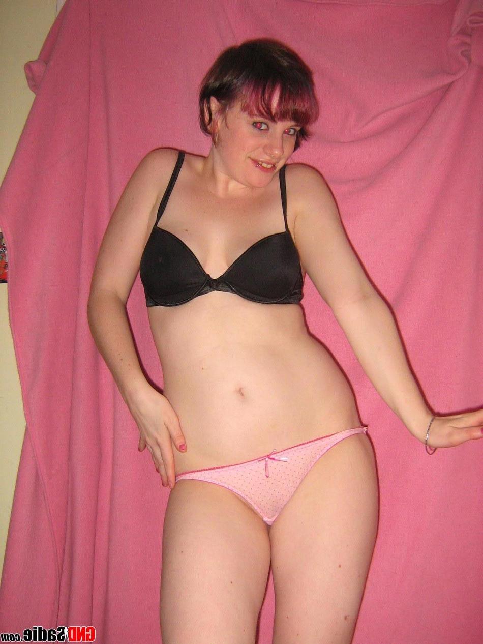 16P Alt punk girl Sadie striptease slut