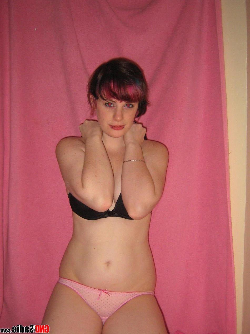 16P Alt punk girl Sadie striptease slut