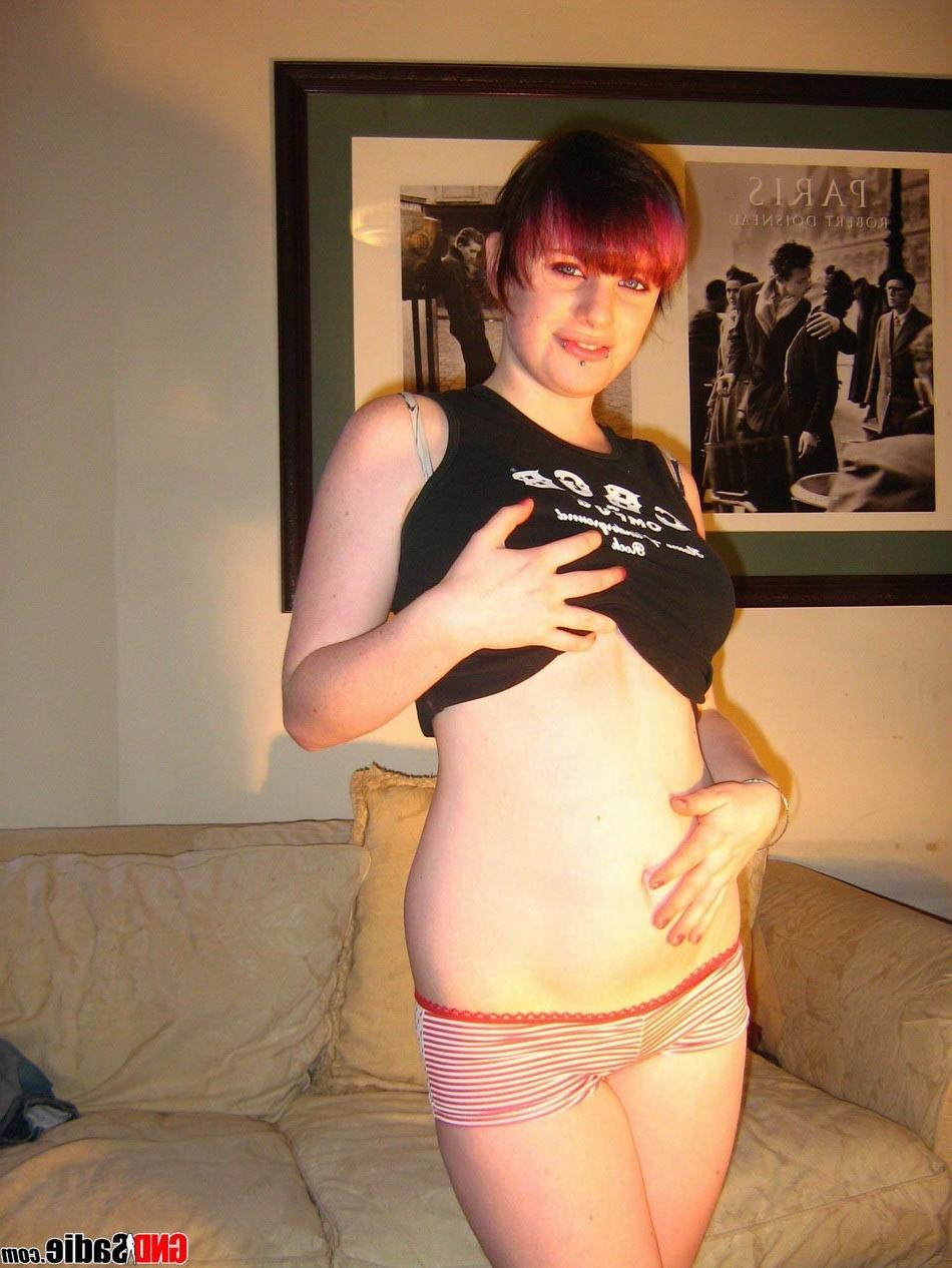 16P Alt punk girl Sadie pierced