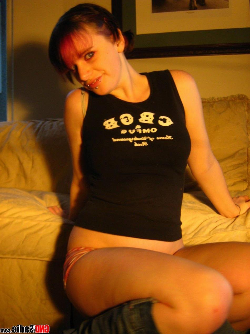 16P Alt punk girl Sadie pierced