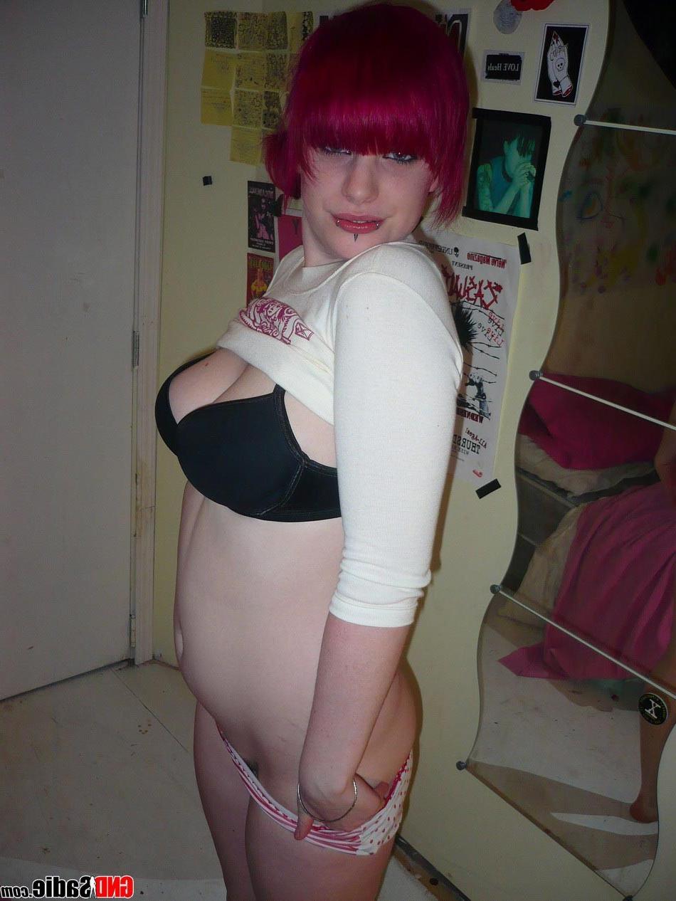 16P Alt punk girl Sadie strips shows boobs
