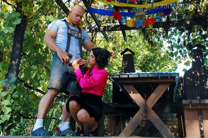 19P A steamy pissing threesome bavarian style in a beer garden