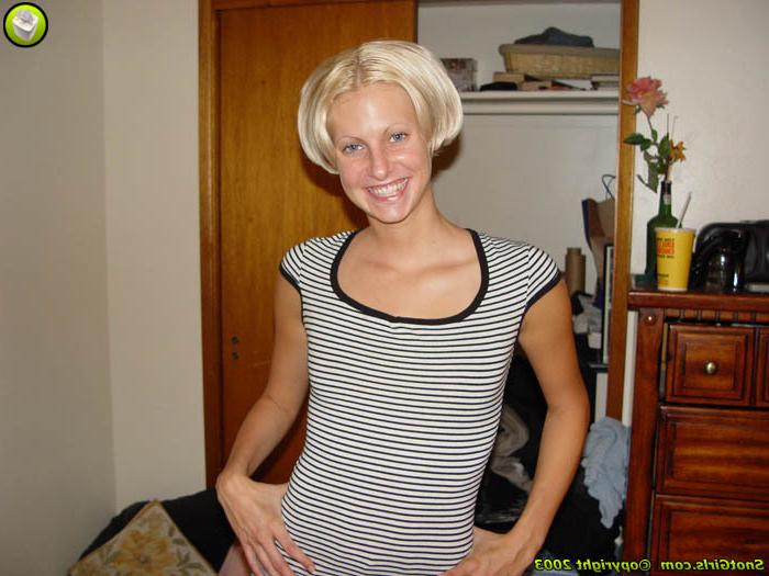 16P blonde girl picks nose